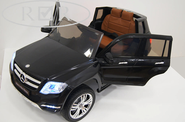 Электромобиль детский RiverToys Mercedes-Benz GLK300 (черный) с дистанционным управлением