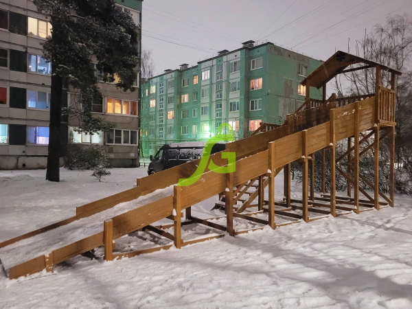 картинка Зимняя деревянная горка "IgraGrad Snow Fox (Домик)", скат 10 м от магазина Лазалка